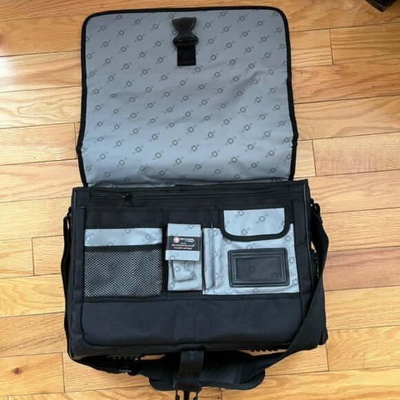 SwissGear Laptop Bag - Picture 3 of 12